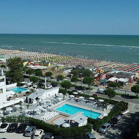 Hotel Promenade Universale Cesenatico Exterior foto