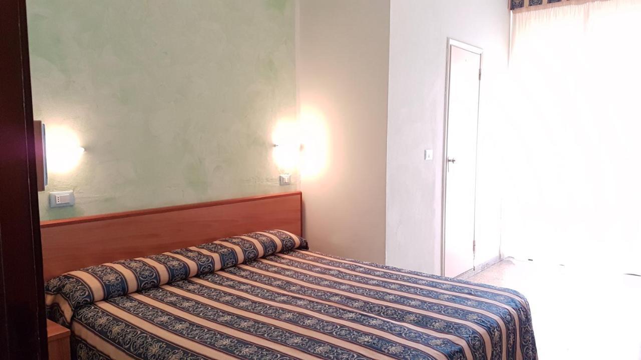 Hotel Promenade Universale Cesenatico Exterior foto