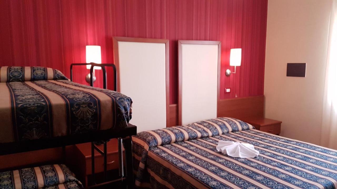 Hotel Promenade Universale Cesenatico Exterior foto