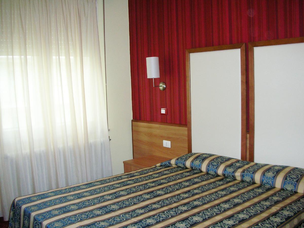 Hotel Promenade Universale Cesenatico Exterior foto