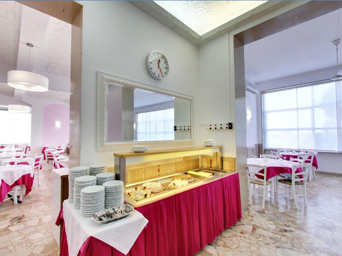 Hotel Promenade Universale Cesenatico Exterior foto