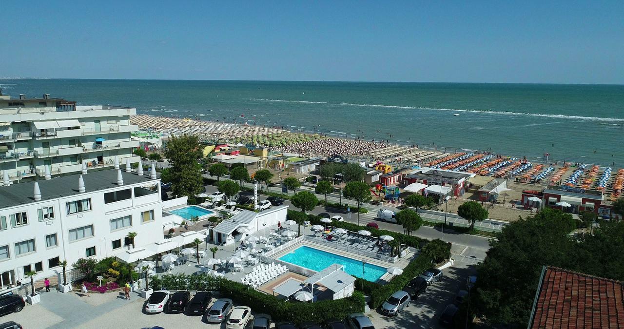 Hotel Promenade Universale Cesenatico Exterior foto
