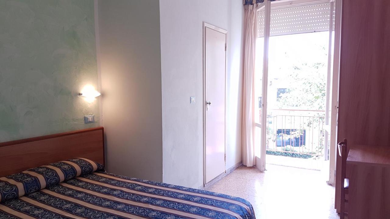 Hotel Promenade Universale Cesenatico Exterior foto
